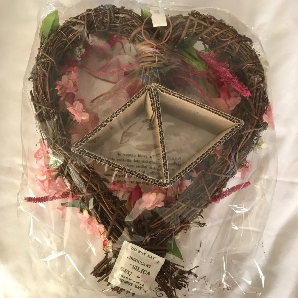 Avon Gift collections spring heart wreath